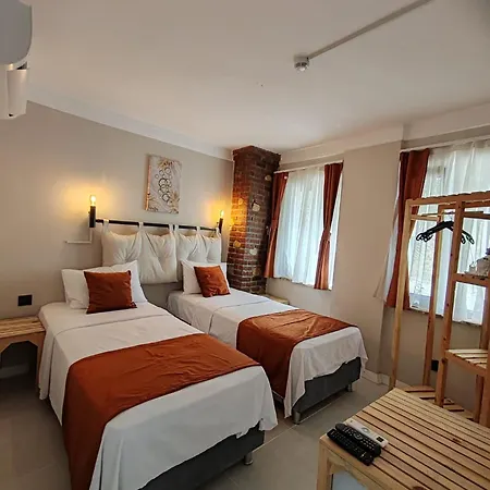 Aim Hotel *